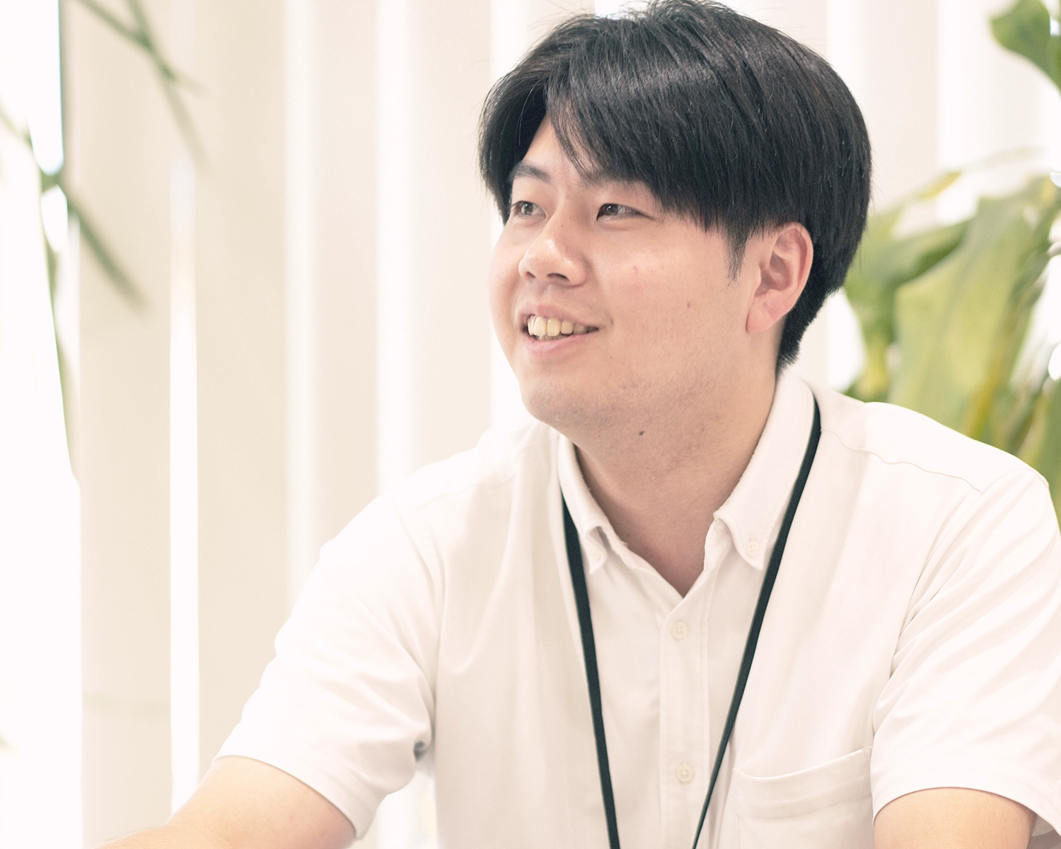 電話をかける女性